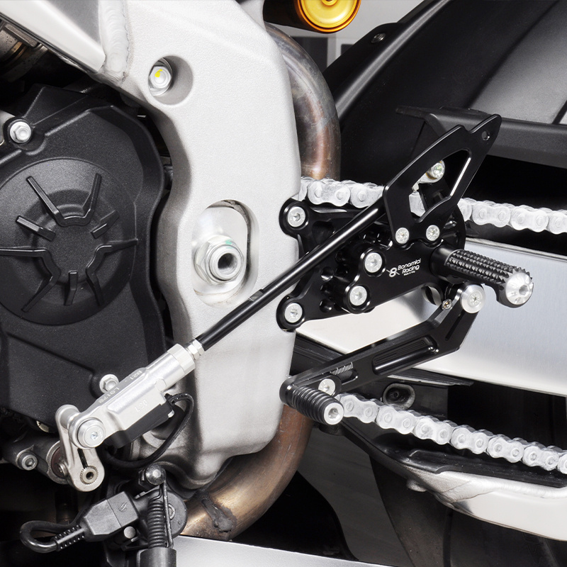 A005SR-Rearsets-Aprilia-RSV4-Factory