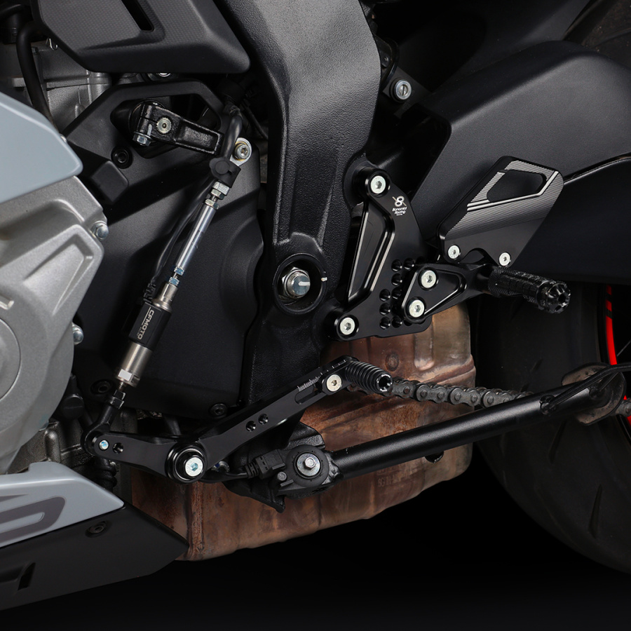 CF01-Rearsets-CF-Moto-675-SR-R