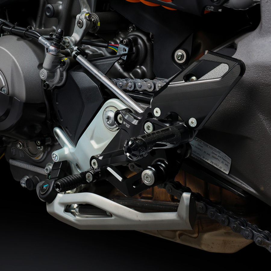 D004-Rearsets-Ducati-Streetfighter-V2-V2S