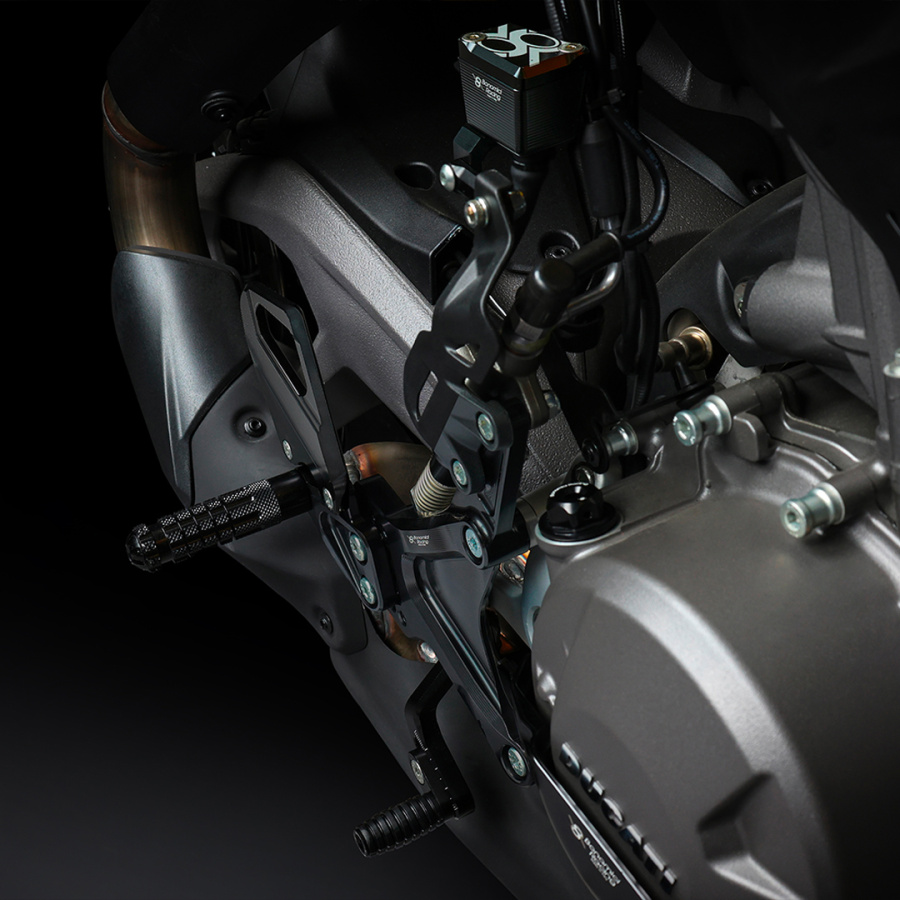 D004-Rearsets-Ducati-Streetfighter-V2-V2S