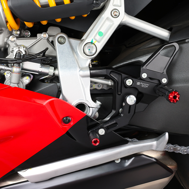 DV2-rearsets-panigale-v2