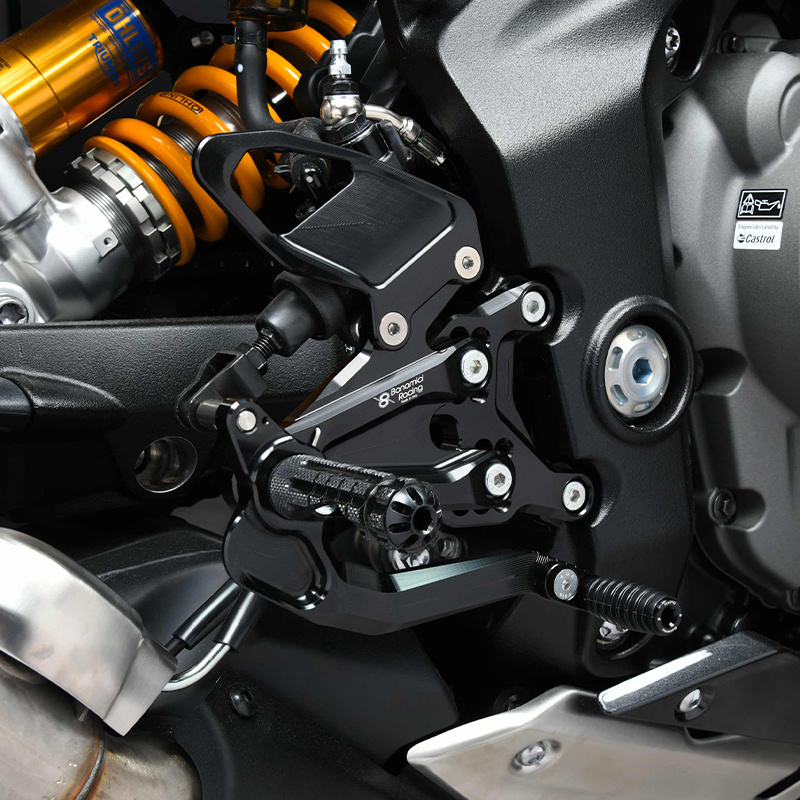 TH07-Rearsets-Triumph-Speed-Triple-1200-RR