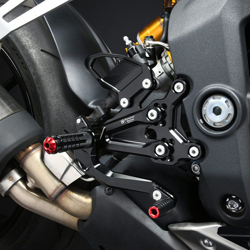 TH08-Rearsets-Triumph-Speed-Triple-1200-RS