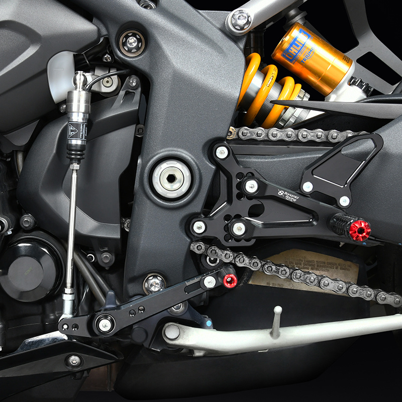 TH08-Rearsets-Triumph-Speed-Triple-1200-RS