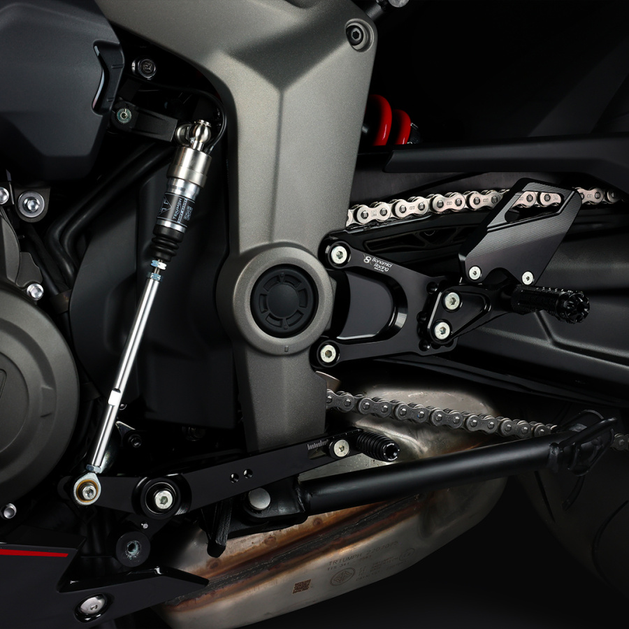 TH10-Rearsets-Triumph-Daytona-660