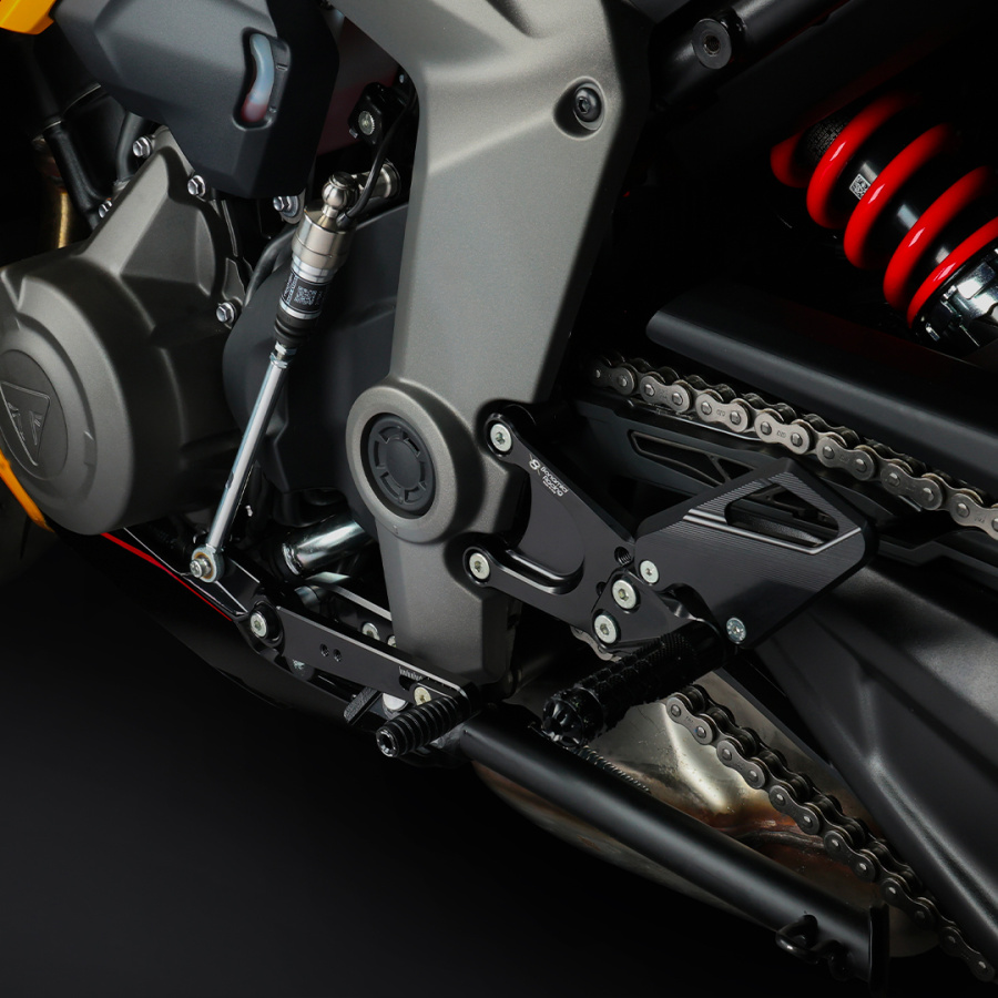 TH10-Rearsets-Triumph-Daytona-660